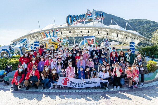 families-visit-ocean-park-hong-kong-during-christmas