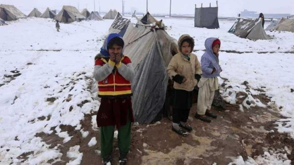 afghanistan:-70-die-from-cold-in-freezing-winter,-140-hospitalised-for-carbon-monoxide-poisoning-–