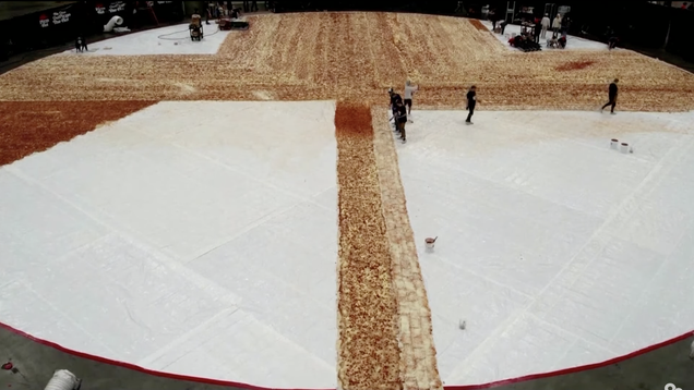 pizza-hut’s-guinness-world-record–setting-pizza-looks-kind-of-gross