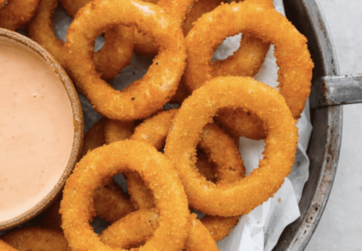 air-fryer-frozen-onion-rings-–-the-recipe-critic