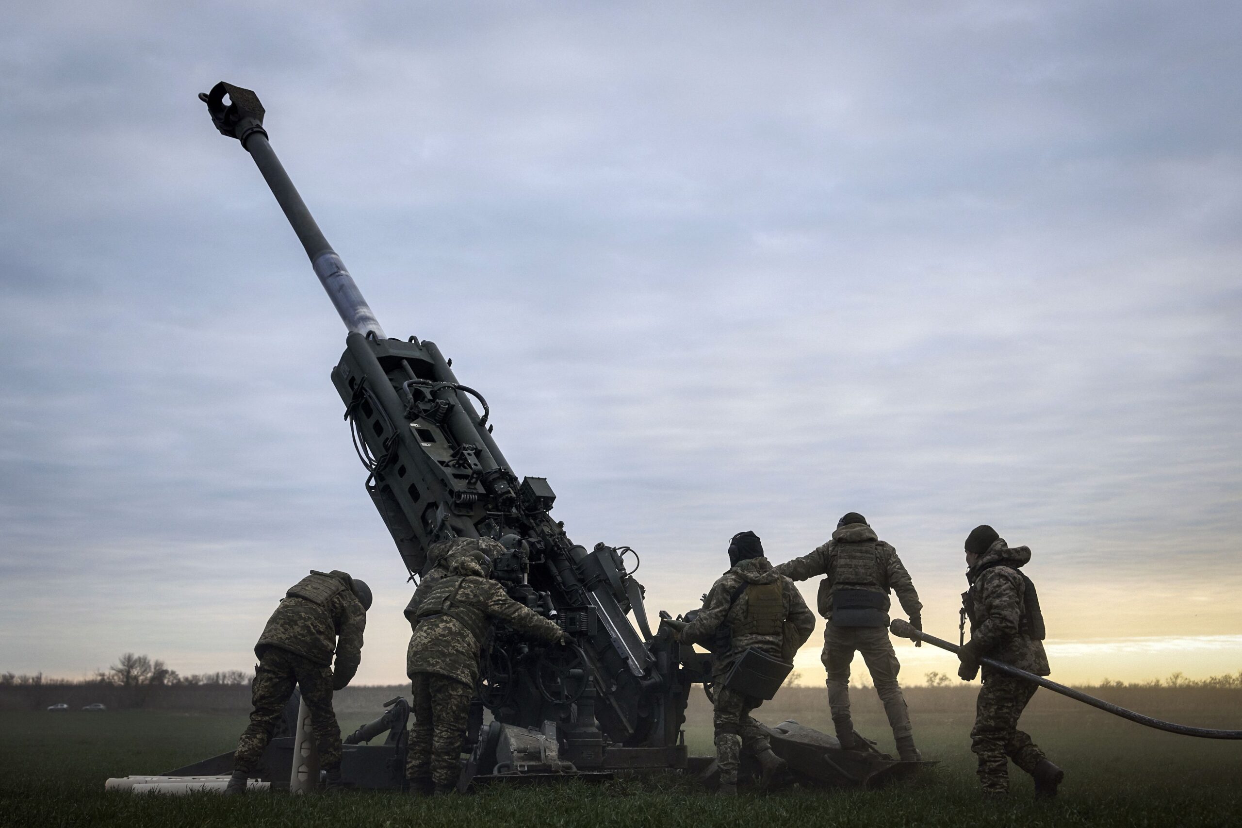 how-to-fix-a-howitzer:-us-offers-help-line-to-ukraine-troops