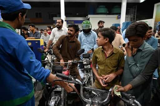 Pakistan FM announces Rs 35 hike in prices of petrol and diesel; Imran Khan slams govt - 1 pakistan-fm-announces-rs-35-hike-in-prices-of-petrol-and-diesel;-imran-khan-slams-govt-–