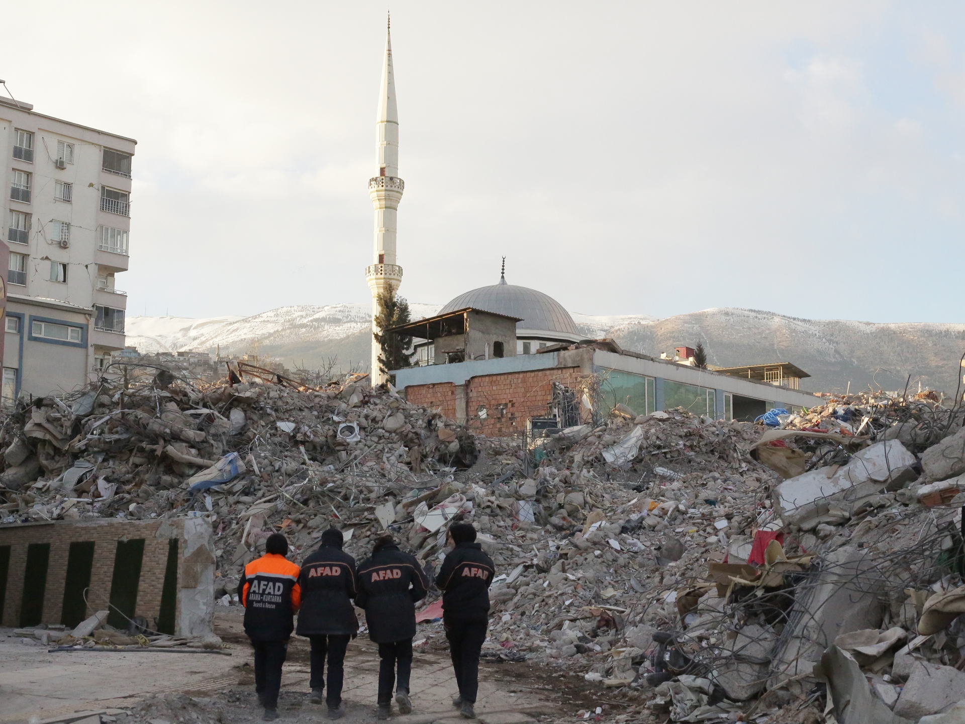 doctors-rush-to-turkey’s-quake-hit-areas-to-bolster-health-system