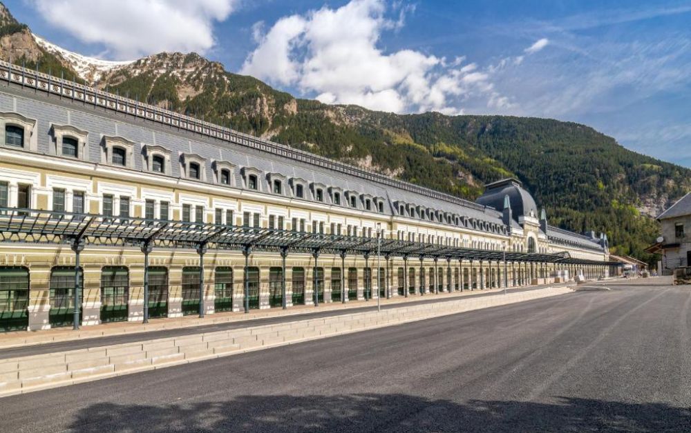 abandoned-railway-station-transformed-into-luxury-hotel-–-hotel-magazine
