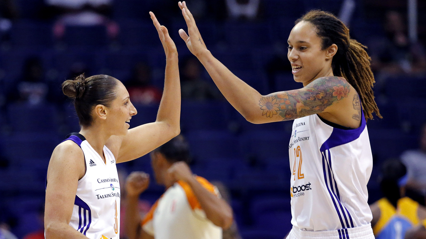 brittney-griner-is-headed-back-to-the-phoenix-mercury,-the-ap-reports