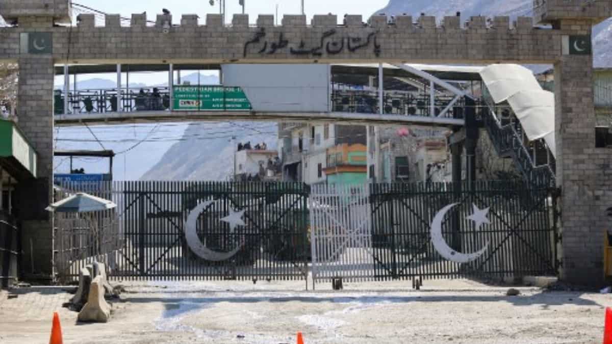 pakistan,-afghanistan-reopen-torkham-border-crossing-after-week-long-shutdown-amid-tensions