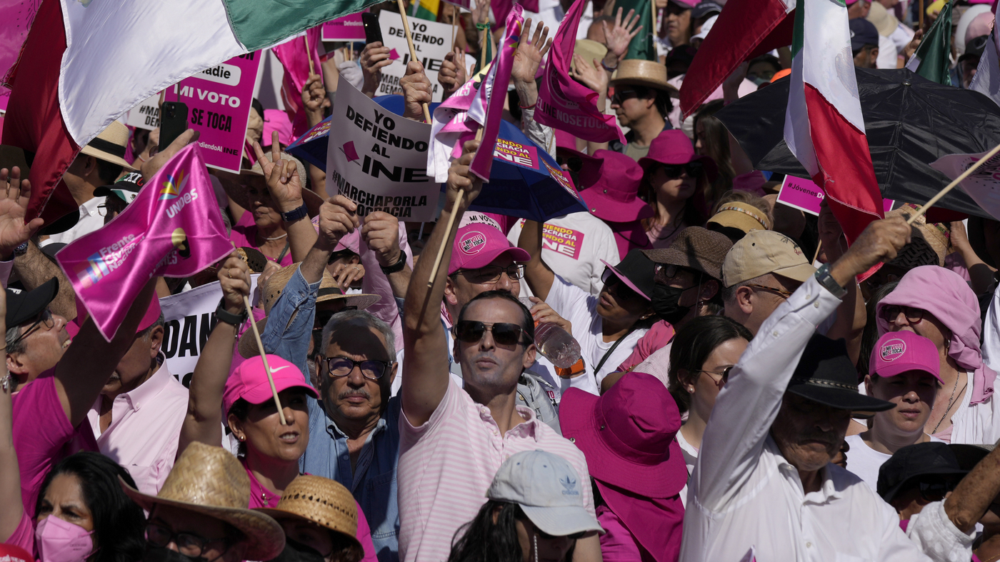 tens-of-thousands-protest-mexico's-electoral-law-changes