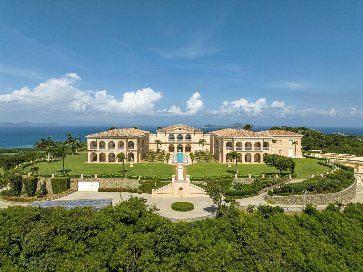 majestic-property-on-the-island-of-mustique-hits-the-market-with-$200-million-price-tag
