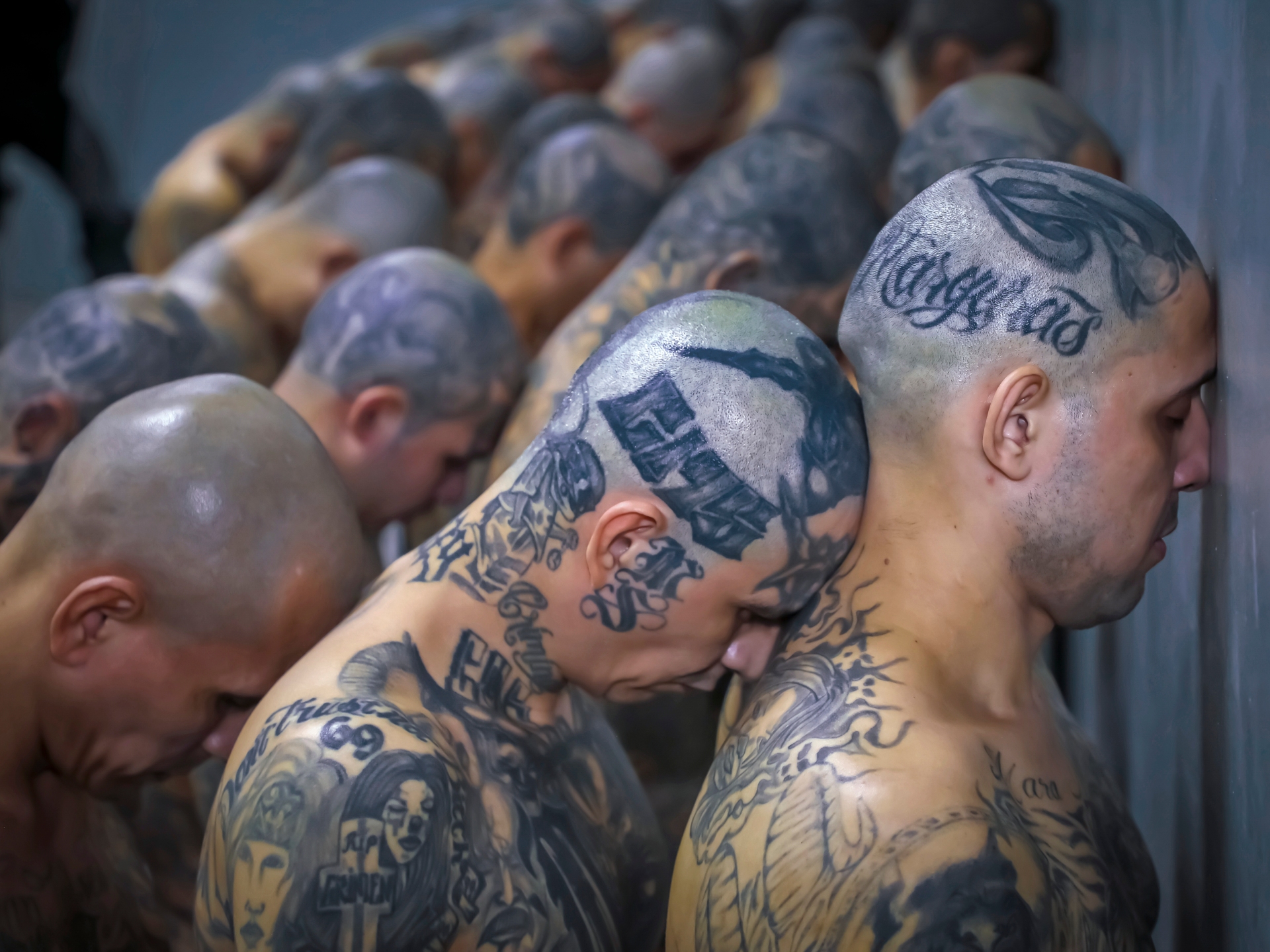 photos:-inside-el-salvador’s-new-‘mega-prison’-for-gang-members