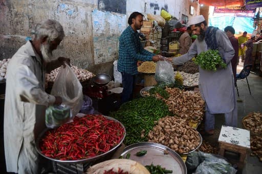 inflation-breaks-50-year-record-in-pakistan,-touches-high-of-31.5%