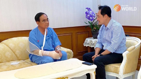 thai-pm-in-hospital-for-observation-of-a-swollen-hand