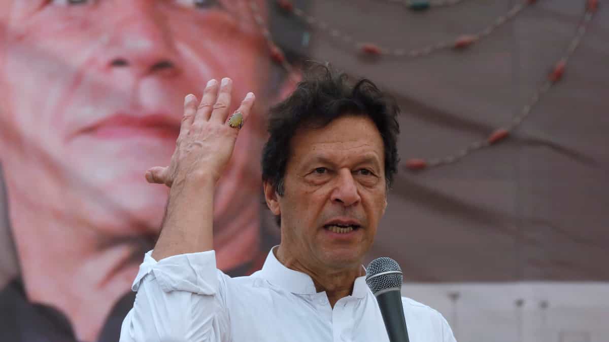 after-evading-cops-who-came-to-arrest-him,-imran-khan-delivers-a defiant speech-–