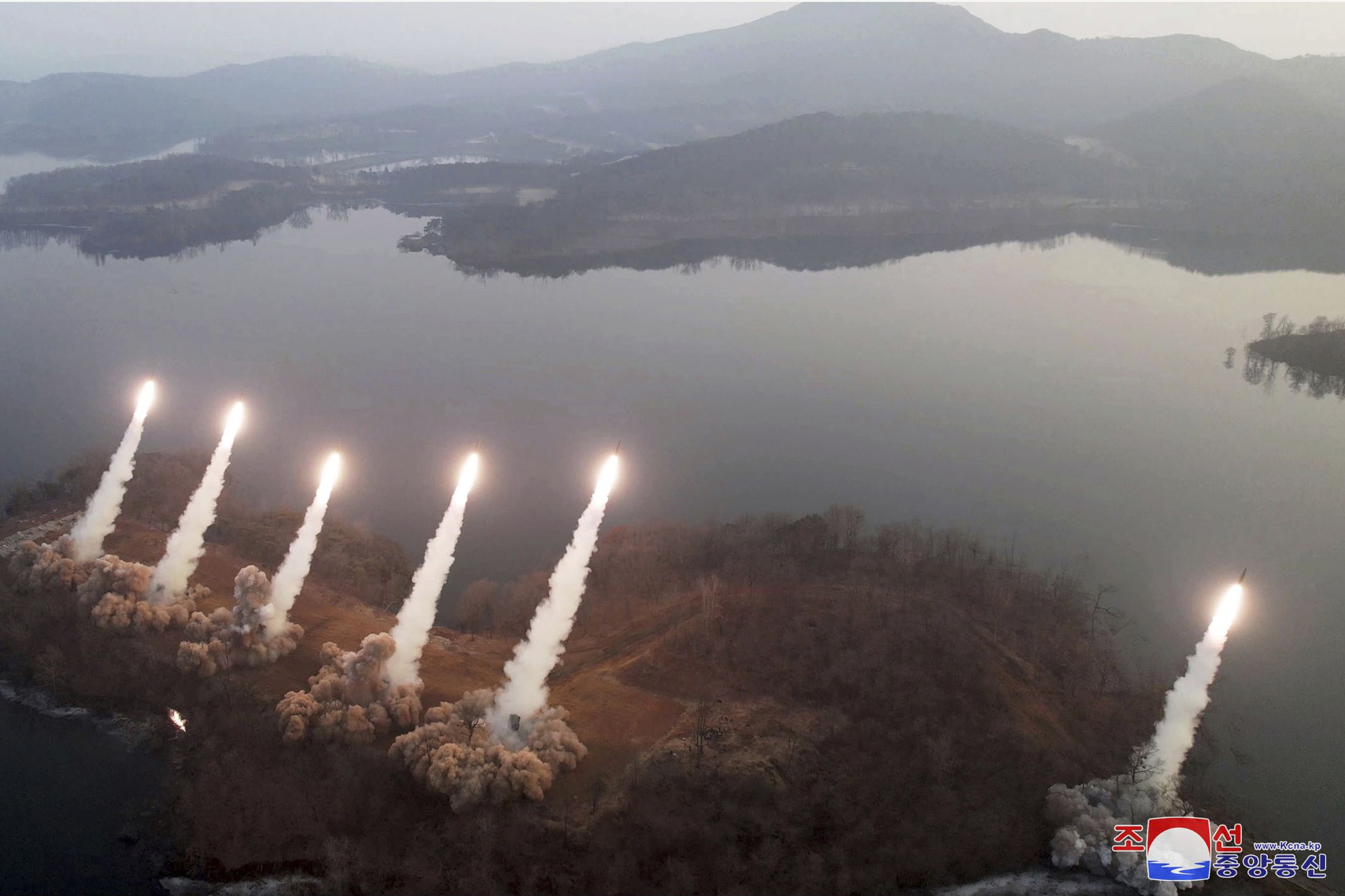 north-korean-leader-supervises-troops-simulating-attack-on-south