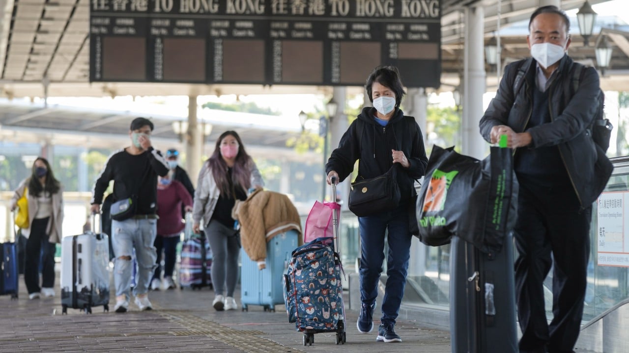 60,000-travellers-expected-each-way-between-hong-kong,-mainland-china-every-day